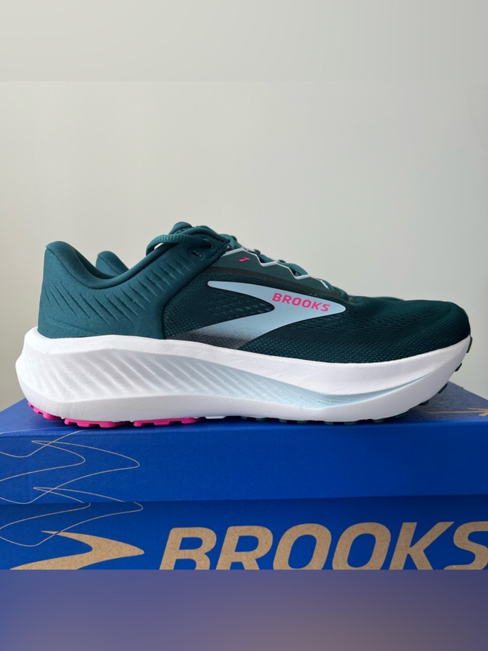 Size 9 Brooks Anthem 8 Women’s Sneakers Atlantic Deep / Skyway / Pink